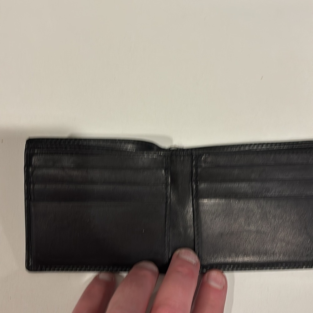 Gucci black bi fold wallet - Picture 2 of 3